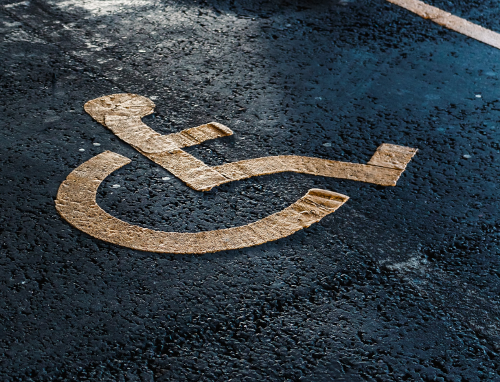 OC na auto osoby niepełnosprawnej – o czym warto wiedzieć i na jakie ulgi można liczyć?