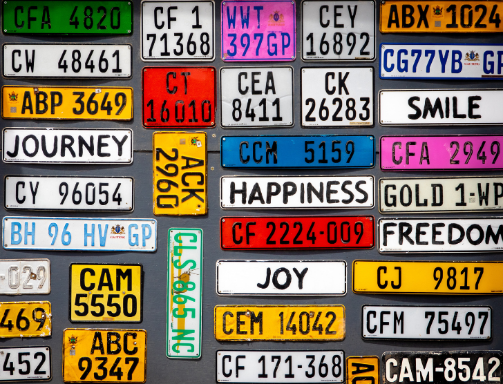 Tabliczka znamionowa samochodu – co to jest, gdzie się znajduje?