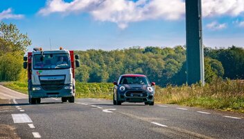 Wymijanie, omijanie i wyprzedzanie – jakie są różnice?