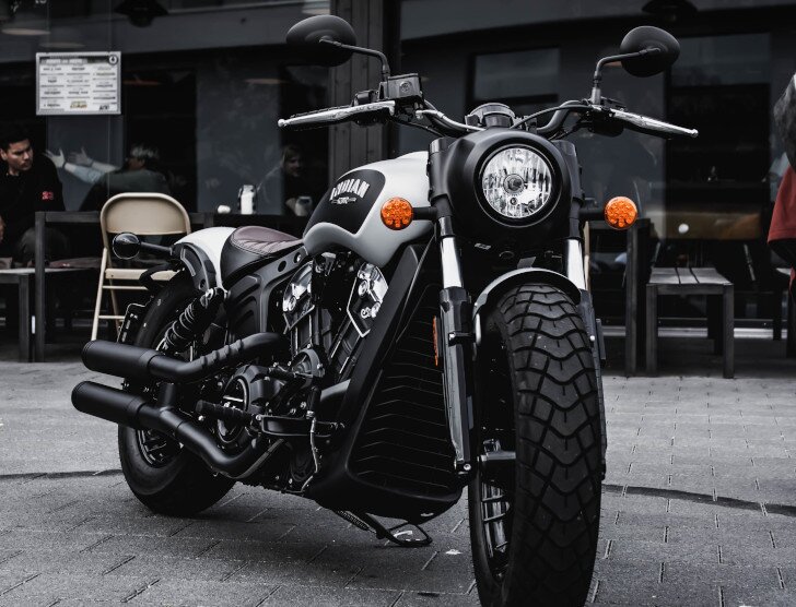 Umowa kupna-sprzedaży motocykla – co musisz wiedzieć?