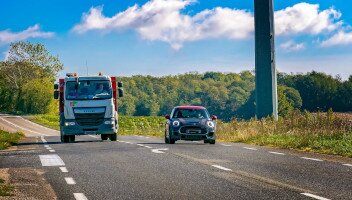 Wymijanie, omijanie i wyprzedzanie – jakie są różnice?