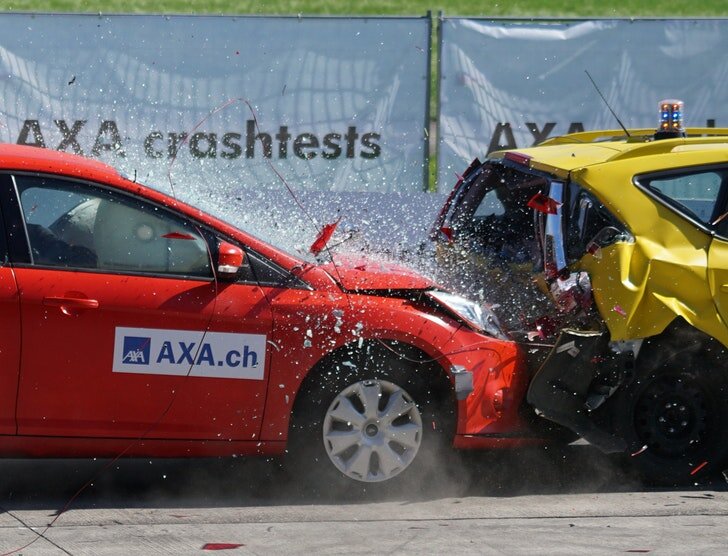 Szkoda całkowita z własnego AC — wszystko, co warto o niej wiedzieć