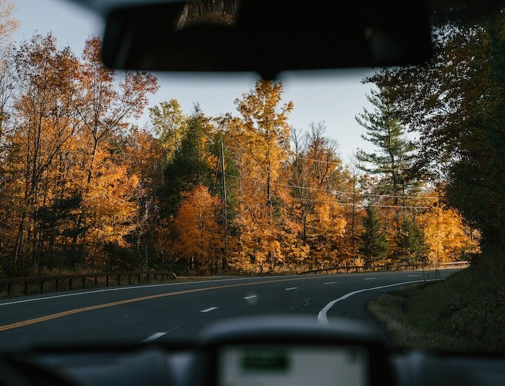 Jak przygotować auto do sezonu jesienno- zimowego? Przedstawiamy praktyczne wskazówki