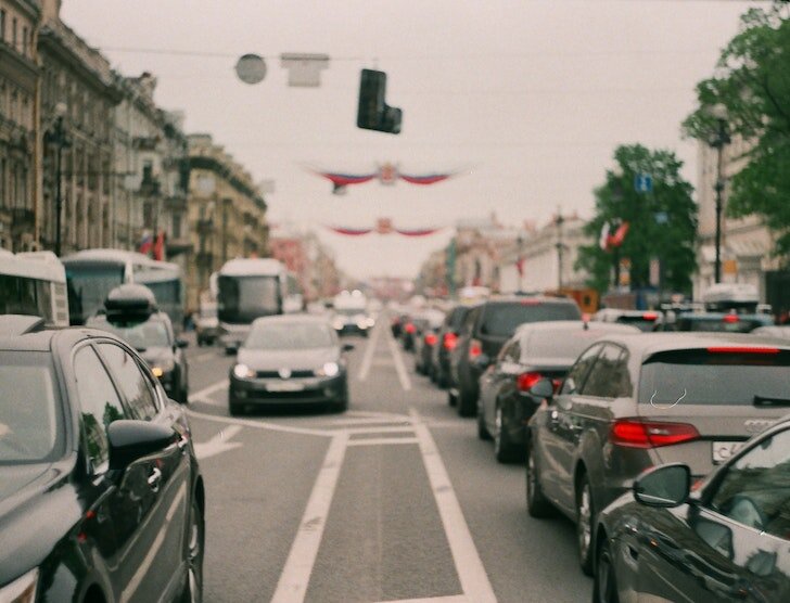 Jazda na suwak — jak wygląda i co grozi za niestosowanie się?