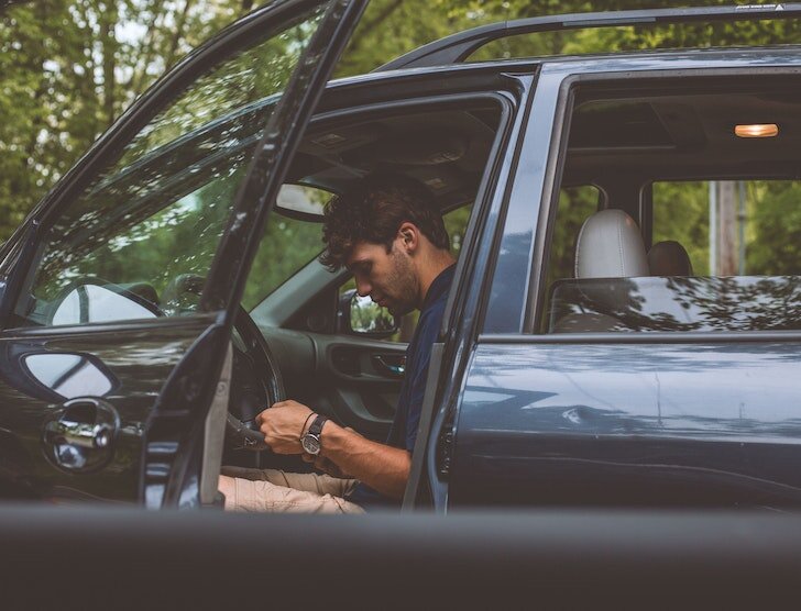 Stłuczka bez prawa jazdy – czy poszkodowani dostaną pieniądze z OC?