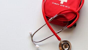 Ubezpieczenie wypadkowe – co to jest i jak działa w praktyce?