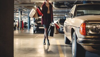 Stłuczka na parkingu centrum handlowego