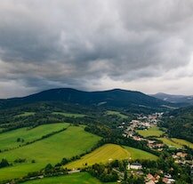 Podróż górska autem wymaga od kierowcy nie tylko dobrej techniki jazdy, ale także odpowiedniego przystosowania samochodu.