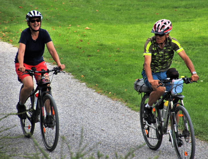 Czy warto jeździć w kasku na rowerze