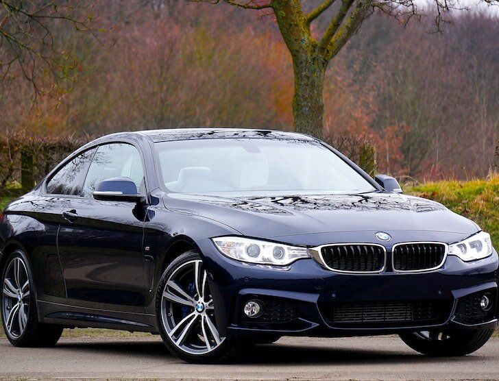 Jak zaoszczędzić na ubezpieczeniu auta przy szalejącej inflacji?