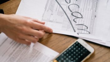 Oszustwa ubezpieczeniowe — jak ustrzec się przed nieuczciwym klientem?