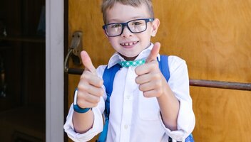 Kto odpowiada za uszkodzone okulary w szkole?
