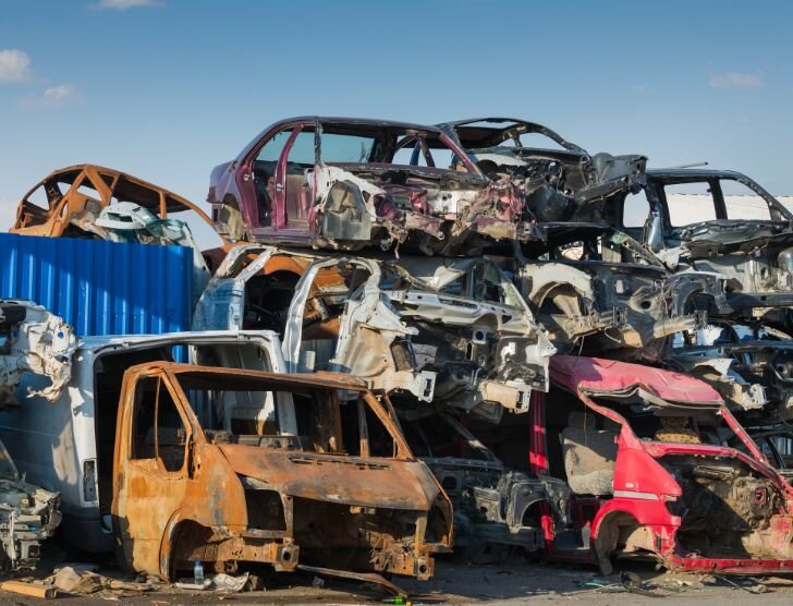 Nie daj się oszukać! Uwaga na wyłudzanie OC przez złomiarzy