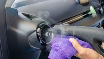 Jak często czyścić klimatyzację w samochodzie?