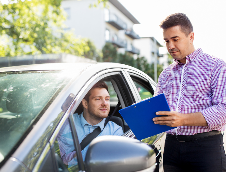 Instruktor nauki jazdy – wymagania, kurs, zarobki