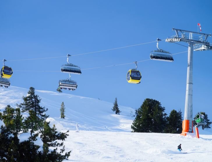 Narty w Austrii – gdzie warto jechać i jak zaplanować podróż?