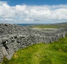 Zdjęcie przedstawia fort kamienny w Dún Aengus.