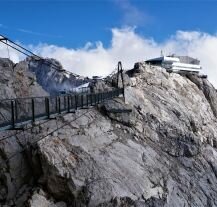 Zdjęcie przedstawia platformę Dachstein Skywalk.