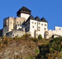 Zdjęcie dobrze zachowanych ruin Zamku Trenčín