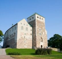 Zamek Turku, najstarszy zamek w Finlandii, jest jednym z najważniejszych zabytków historycznych w kraju. 