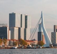 Rotterdam, drugie co do wielkości miasto Holandii, znane z nowoczesnej architektury.