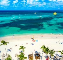 Położone w regionie Punta Cana Bavaro Beach uważane jest za najpiękniejszą plażę na świecie.