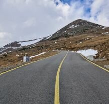 Zdjęcie przedstawiające drogę Transalpina w Rumunii.