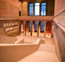 Wnętrze Neues Museum w Berlinie.