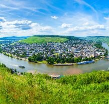 Widok na miasto Bernkastel-Kues.