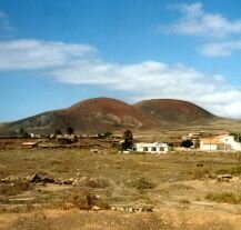 Wulkan Calderon Hondo to popularna atrakcja turystyczna na wyspie Fuerteventura.