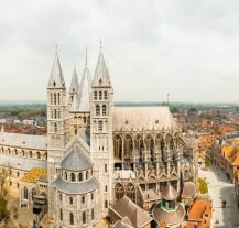 Panorama miasta z widoczną Katedrą Notre-Dame