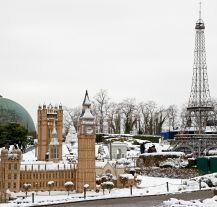 Zdjęcie prezentuje park miniatur Mini-Europe w Brukseli