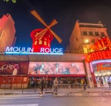 Moulin Rouge, słynny kabaret w Paryżu,