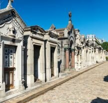 Cmentarz Montmartre, znajdziemy tam grób Juliusza Słowackiego.