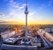 Panorama Berlina o zmierzchu, idealne miejsce na Sylwestra.