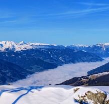 Wspaniałe warunki do snowboardu w Zell am Ziller.