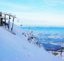 Kasprowy Wierch, popularne miejsce wśród narciarzy i snowboardzistów.