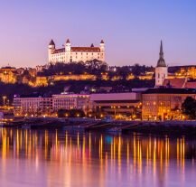 Będąc na city breaku w Bratysławie warto zwiedzić widoczny na zdjęciu Zamek Bratysławski.