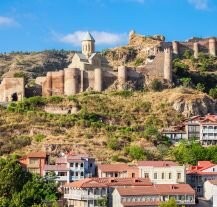 Tbilisi: zwiedzanie historycznej twierdzy Narikala to punkt obowiązkowy każdej wycieczki.