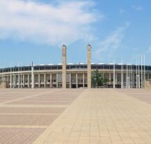 Stadion Olimpijski w Berlinie – miejsce ważnych wydarzeń sportowych i kulturalnych.