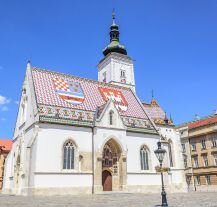 Kościół św. Marka w Zagrzebiu z charakterystycznym, kolorowym dachem przedstawiającym herby Chorwacji i Zagrzebia.