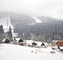 Harrachov – ośrodek narciarski z trasami zjazdowymi i skoczniami.