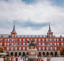 Plaza Mayor – reprezentacyjny plac Madrytu z pomnikiem Filipa III.