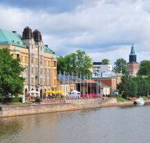 Turku oferuje wiele atrakcji dla rodzin, w tym możliwość odwiedzenia Domu Muminków na pobliskiej wyspie.