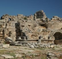 Perge – ruiny starożytnego miasta z czasów rzymskich.