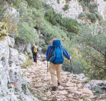 Trekking na Szlaku Licyjskim w Turcji – atrakcja dla miłośników pieszych wycieczek.