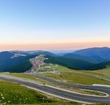 Przejedź Transalpiną – jedną z najwyżej położonych i najbardziej malowniczych dróg w Rumunii.