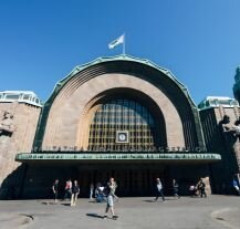 Dworzec kolejowy w Helsinkach to jeden z najbardziej rozpoznawalnych zabytków miasta.