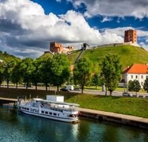 Wilno – widok na Basztę Giedymina i wzgórze zamkowe.