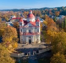 Barokowy kościół św. Piotra i Pawła – jedna z najpiękniejszych świątyń Wilna.